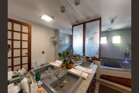 Casa para alugar com 547m², 4 quartos e 5 vagasBanheiro da Suíte 1