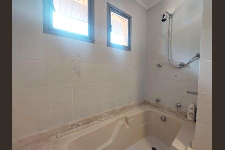 Casa para alugar com 547m², 4 quartos e 5 vagasBanheiro da Suíte 3