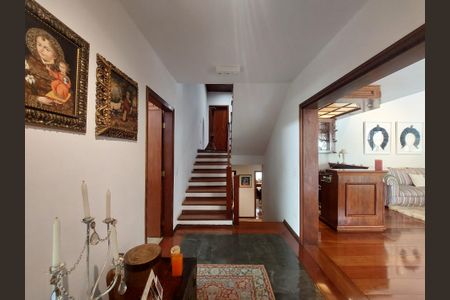 Casa para alugar com 547m², 4 quartos e 5 vagasHall