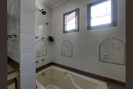 Casa para alugar com 547m², 4 quartos e 5 vagasBanheiro da Suíte 4