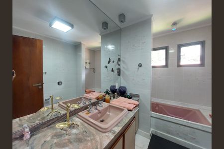 Casa para alugar com 547m², 4 quartos e 5 vagasBanheiro da Suíte 2