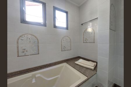 Casa para alugar com 547m², 4 quartos e 5 vagasBanheiro da Suíte 4