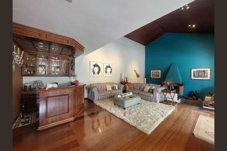 Casa para alugar com 547m², 4 quartos e 5 vagasSala