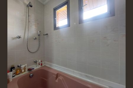 Casa para alugar com 547m², 4 quartos e 5 vagasBanheiro da Suíte 2