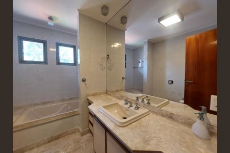 Casa para alugar com 547m², 4 quartos e 5 vagasBanheiro da Suíte 3