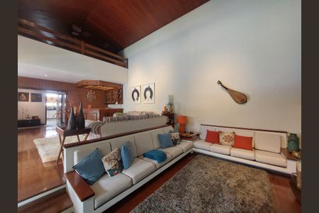 Casa para alugar com 547m², 4 quartos e 5 vagasSala