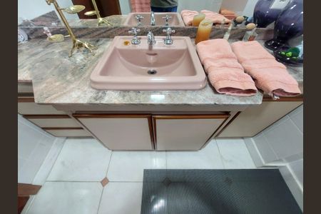 Casa para alugar com 547m², 4 quartos e 5 vagasBanheiro da Suíte 2