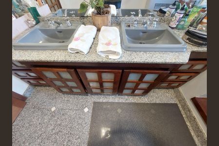 Casa para alugar com 547m², 4 quartos e 5 vagasBanheiro da Suíte 1