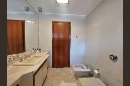 Casa para alugar com 547m², 4 quartos e 5 vagasBanheiro da Suíte 3