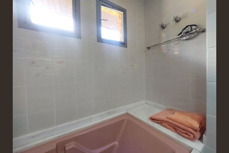 Casa para alugar com 547m², 4 quartos e 5 vagasBanheiro da Suíte 2