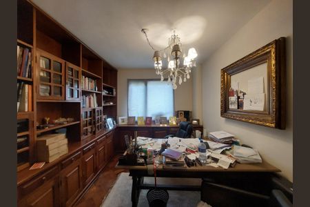 Casa para alugar com 547m², 4 quartos e 5 vagasEscritório