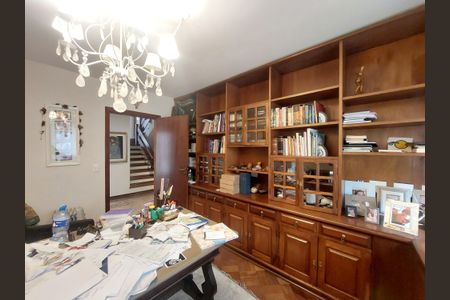 Casa para alugar com 547m², 4 quartos e 5 vagasEscritório