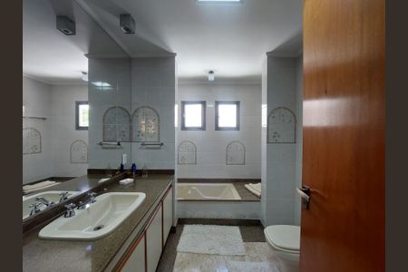 Casa para alugar com 547m², 4 quartos e 5 vagasBanheiro da Suíte 4