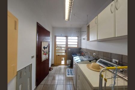 Casa para alugar com 547m², 4 quartos e 5 vagasÁrea de Serviço