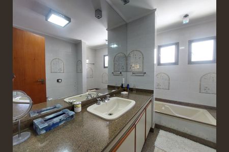 Casa para alugar com 547m², 4 quartos e 5 vagasBanheiro da Suíte 4