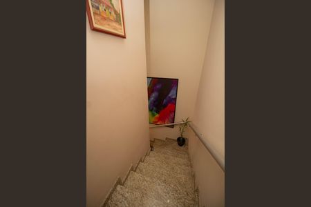 Casa de condomínio à venda com 113m², 2 quartos e 1 vagaEscada