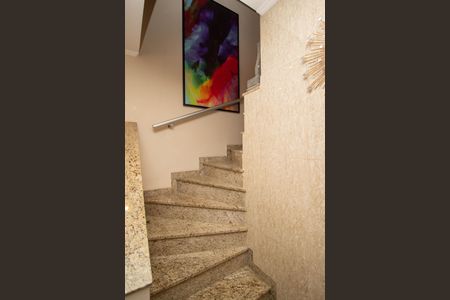 Casa de condomínio à venda com 113m², 2 quartos e 1 vagaEscada