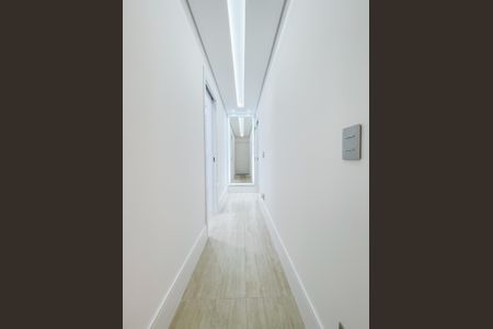 Apartamento à venda com 84m², 2 quartos e 2 vagasCorredor 