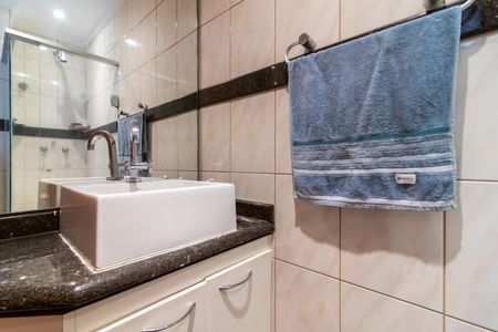 Apartamento à venda com 80m², 2 quartos e 2 vagasBanheiro da Suíte