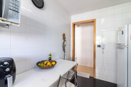 Apartamento à venda com 80m², 2 quartos e 2 vagasCozinha