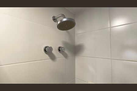 Banheiro de kitnet/studio para alugar com 1 quarto, 24m² em Vila Mariana, São Paulo