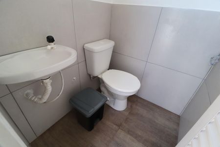 Casa para alugar com 220m², 3 quartos e 4 vagasBanheiro da piscina 2