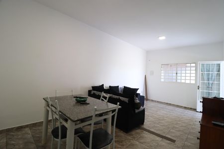 Sala de casa para alugar com 3 quartos, 220m² em Jardim das Palmeiras, Uberlândia