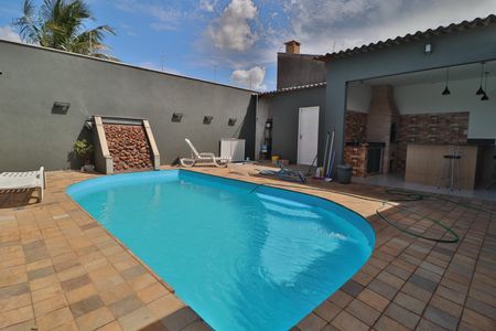 Casa para alugar com 220m², 3 quartos e 4 vagasPiscina