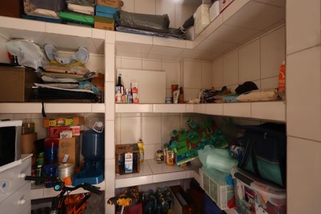 Casa à venda com 100m², 5 quartos e 11 vagasDespensa