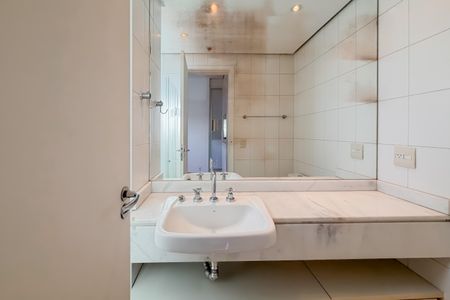 Apartamento à venda com 300m², 4 quartos e 4 vagasBanheiro da Suíte 2