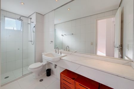 Apartamento à venda com 300m², 4 quartos e 4 vagasSuíte Master - Banheiro 1