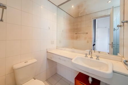 Apartamento à venda com 300m², 4 quartos e 4 vagasBanheiro da Suíte 1