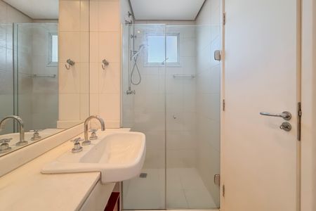 Apartamento à venda com 300m², 4 quartos e 4 vagasBanheiro da Suíte 1