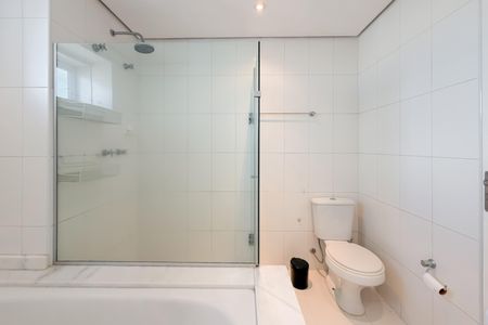 Apartamento à venda com 300m², 4 quartos e 4 vagasSuíte Master - Banheiro 2