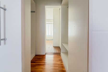 Apartamento à venda com 300m², 4 quartos e 4 vagasSuíte Master - Closet 1