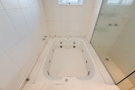 Apartamento à venda com 300m², 4 quartos e 4 vagasSuíte Master - Banheiro 2