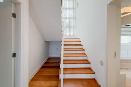 Apartamento à venda com 300m², 4 quartos e 4 vagasEscada - Piso Superior