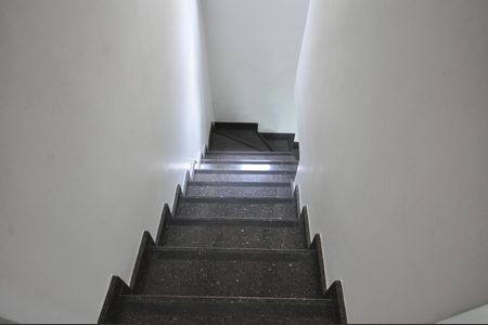 Casa para alugar com 137m², 2 quartos e sem vagaEscada