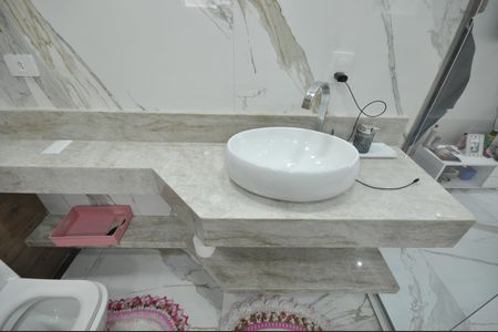 Casa para alugar com 137m², 2 quartos e sem vagaBanheiro do Quarto Suíte