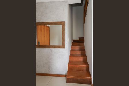 Escada de apartamento à venda com 2 quartos, 81m² em Passo D’areia, Porto Alegre