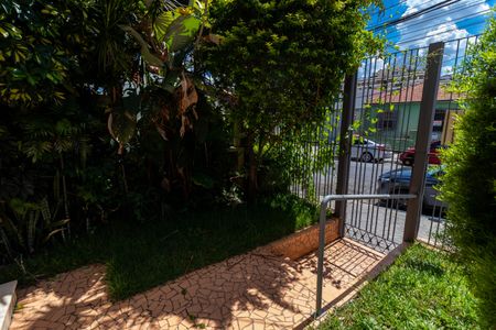 Casa à venda com 200m², 4 quartos e 2 vagasEntrada e Jardim