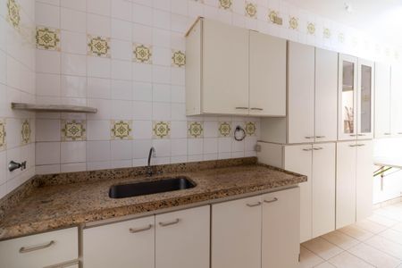 Casa à venda com 200m², 4 quartos e 2 vagasEdícula - Cozinha