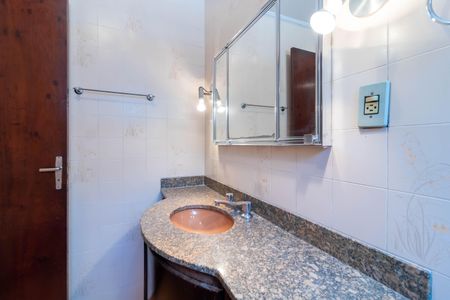 Casa à venda com 200m², 4 quartos e 2 vagasBanheiro da Suíte