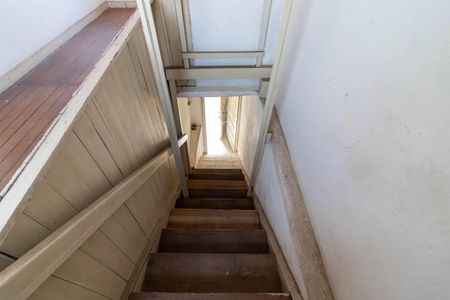 Casa à venda com 200m², 4 quartos e 2 vagasEdícula - Escada