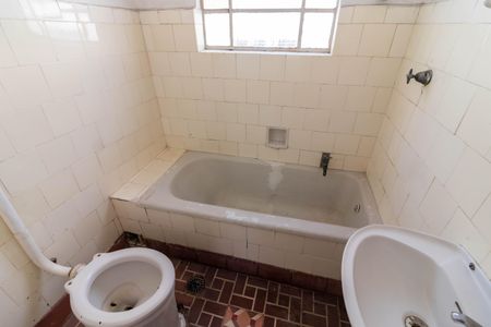 Casa à venda com 200m², 4 quartos e 2 vagasEdícula - Banheiro