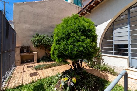 Casa à venda com 200m², 4 quartos e 2 vagasEntrada e Jardim