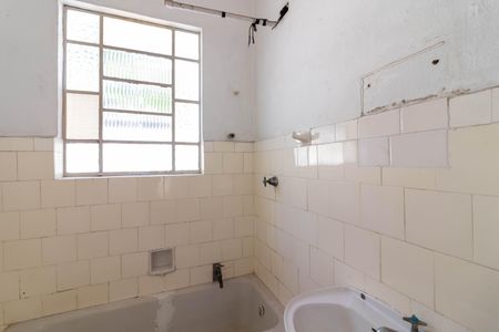 Casa à venda com 200m², 4 quartos e 2 vagasEdícula - Banheiro