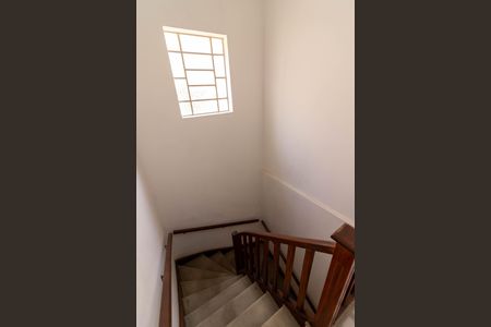 Casa à venda com 200m², 4 quartos e 2 vagasEscada