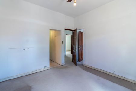 Casa à venda com 200m², 4 quartos e 2 vagasSuíte