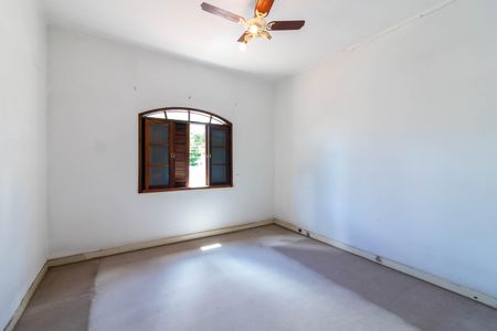 Casa à venda com 200m², 4 quartos e 2 vagasSuíte